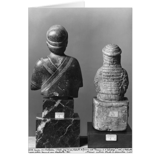 ショールを持つ女性 (正面)