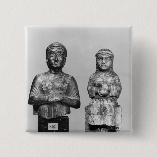 ショールを持つ女性 缶バッジ (正面)