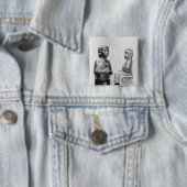 ショールを持つ女性 缶バッジ (インサイチュ)