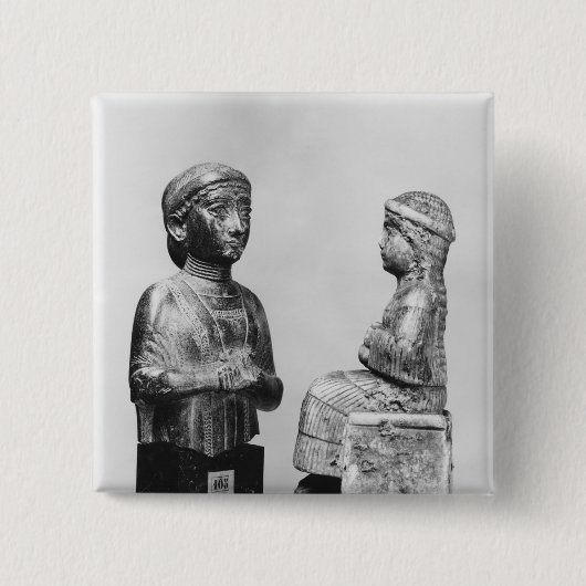 ショールを持つ女性 缶バッジ (正面)