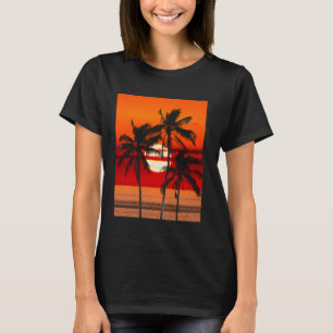 シルエットしたヤシの木がある黄金の熱帯の夕日 Tシャツ