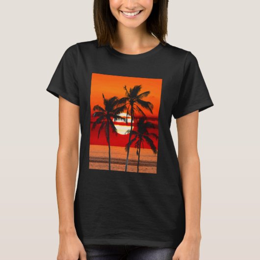シルエットしたヤシの木がある黄金の熱帯の夕日 Tシャツ (正面)