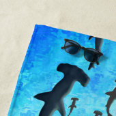 シルエットになったサメの群れ|過去記事 ビーチタオル (インサイチュ)