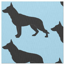 シルエットのジャーマン・シェパード犬