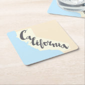 シルエットの地図が付いているカリフォルニアブラシのレタリング スクエアペーパーコースター (アングル)