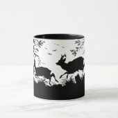 シルエットの山腹の秋場面シカ マグカップ (中央)