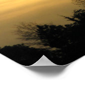 シルエットの木々が咲く黄金の夕日 ポスター (角)