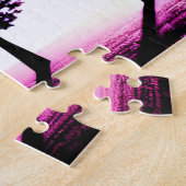 シルエットの木々を持つ黄色と紫の夕日 ジグソーパズル (側面)