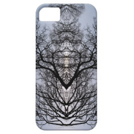 シルエットの木のパターンと青い空 iPhone 11 ケース