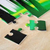 シルエットの森に緑と黄色の霧が入る ジグソーパズル (側面)