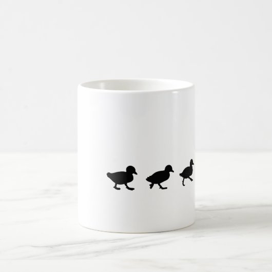 シルエットの母アヒルそして子ガモ モーフィングマグカップ (中央)