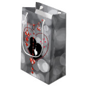 シルエットカップルのハート赤いハート宝石《写真》ぼけ味 スモールペーパーバッグ (裏面アングル)