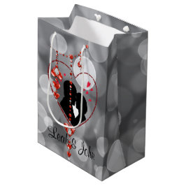 シルエットカップルのハート赤いハート宝石《写真》ぼけ味 ミディアムペーパーバッグ