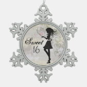 シルエットガールとハートズスウィート16 スノーフレークピューターオーナメント (正面)