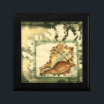 シルエットコンチシェル ギフトボックス<br><div class="desc">ジェニリラックスファーゴルdbergerによるこコンテンポラリーの芸術作品で滞在。彼女の貝殻の芸術のコレクシリラックスョンは'と感動的.この作品は、緑のサンゴ礁に囲まれた大きなコンチシーシェルに焦点を当てている。この美しい海アートを今すぐ手に入れ感じて、次の商品にシルエット。</div>