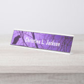 シルエットブラックカラスの木の枝パープルスカイ デスクネームプレート (正面)