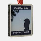 シルエットメモリアルオーナメント – 古い女性 メタルオーナメント (右)