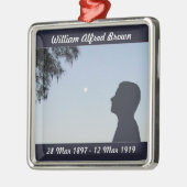 シルエットメモリアルオーナメント – 若い男性 メタルオーナメント (左)