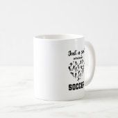 シルエット女子遊サッカー コーヒーマグカップ (正面右)