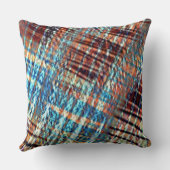 シルキーで素朴に交差する青と茶色のストローク クッション (裏面)