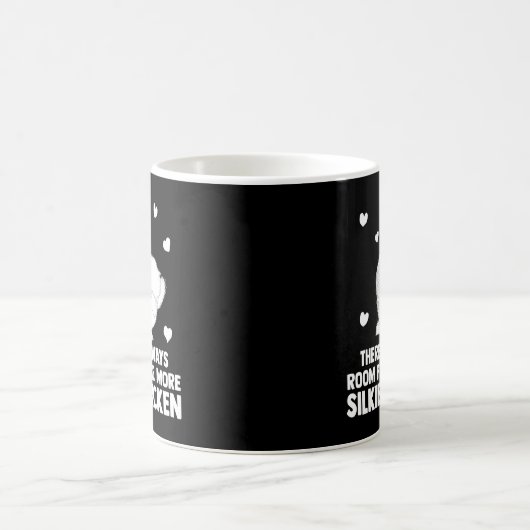 シルキーチキンの所有者は常に1つ以上のシルクのための部屋 コーヒーマグカップ (中央)