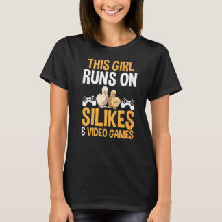 シルキ走ーのチキン&ビデオゲームの少女 Tシャツ