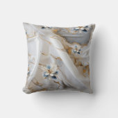 シルクの外観に白とライトブルーのシルキーの花 クッション (正面)