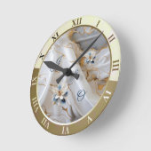 シルクの外観に白とライトブルーのシルキーの花 ラウンド壁時計 (傾斜)