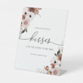 シルクフローラゲストハウス何人のキスサイン 台座サイン (正面)