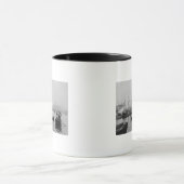 シルケチ港からイスタンブールのガラタの景色 マグカップ (中央)