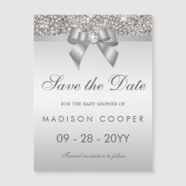 シルバフェイクーシーキンズが日付のベビーシャワーを除いておじぎをする マグネット招待状