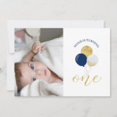 シルバーおよびネイビーのバルーン |男の子1歳の誕生日パーティー 招待状 (正面)