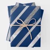 シルバーおよびブルーの対角ストライプ線パターン ラッピングペーパーシート (インサイチュ)