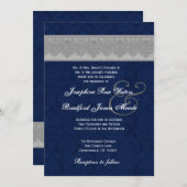 シルバーとネイビーのダマスクリボン モノグラム ウェディング 招待状 (正面/裏面)