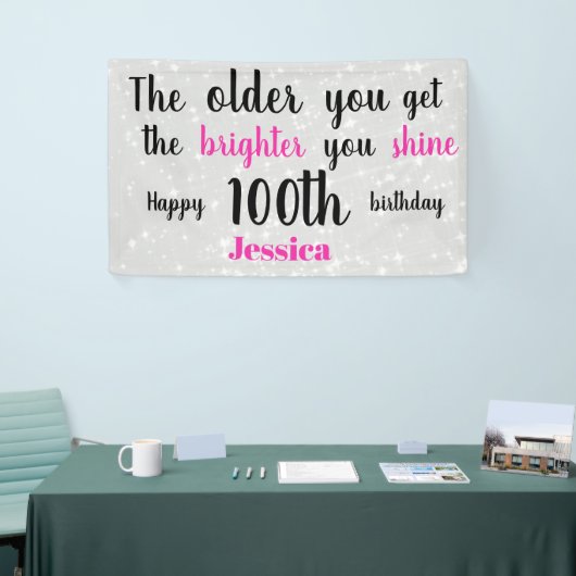 シルバーとピンク100誕生日 パーソナライズされた 横断幕 (トレードショー)