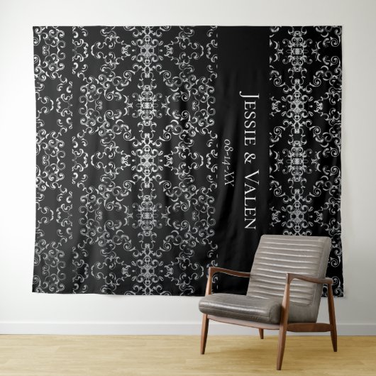 シルバーとブラックの旋回ゴシック結婚ズ タペストリー (インサイチュ(横))