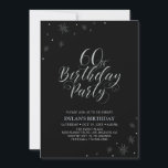 シルバーとブラック |シックモダン60th誕生日パーティー 招待状<br><div class="desc">この銀祝のパーティの招待状で特別な日をスタイリッシュ過ごそう。このデザインはシックなシルバータイポグラフィ「60th Birthday Party」と輝くグラフィックを備えている。背景色は黒に設定されているが、感じ自由に変更してパーティーテーマに合わせる。私のショップBaraBomDesignでは、より多くの誕生日招待状とパーティー用品が利用可能である。</div>