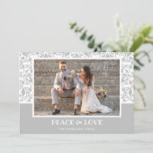 シルバーとホワイトのダマスクのクリスマスフォト シーズンカード (スタンド正面)