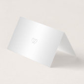 シルバーとホワイト結婚の折り畳みテーブルカード (裏面)