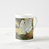 シルバーと金ゴールドクリスマスツリーIIホリデイ ボーンチャイナマグカップ (正面右)