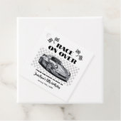 シルバーのレースカーモダンでレースを行う フェイバータグ (インサイチュ)