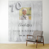 シルバーの写真グリッターがおしゃれな70歳の誕生日 タペストリー (インサイチュ)
