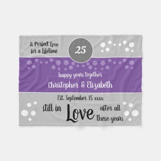 シルバーアニバーサバーパープルとグレーがまだ恋に残っている フリースブランケット (正面(横))