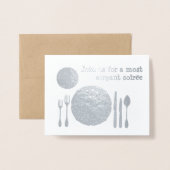 シルバーカトラリープレイスセッティング – ディナー招待状 箔カード (封筒付き正面)