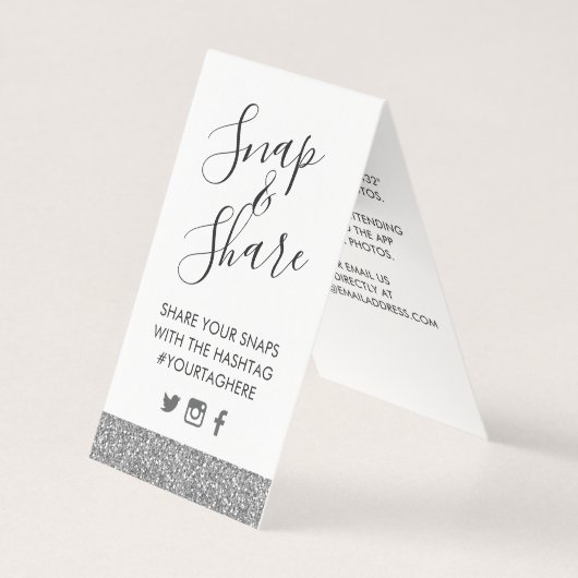 シルバーグリッターウェディングパーティーのハッシュタグの看板カード (正面)