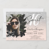 シルバーグリッターグラデーションフローラピンク写真スイート16 招待状 (正面)