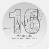 シルバーグリッタースクリプトスウィート16誕生日 ラウンドシール (正面)