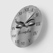 シルバーグリッタースパークルまつげモノグラム名 ラウンド壁時計 (傾斜)