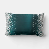 シルバーグリッターティール(緑がかった色)ブルーフォイルファンシーモノグラムの ランバークッション (裏面)