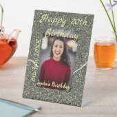 シルバーグリッター写真20th誕生日の追加の名前の日付 台座サイン (インサイチュ)